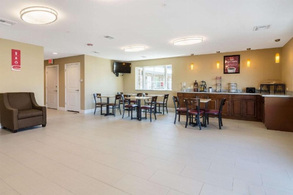 Econo Lodge Inn & Suites North Little Rock image 28